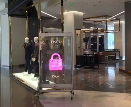 YIPLED · Wuhan Aeon Shopping Mall YIPLED · Poster Screen-Coscia Luxury Department Store